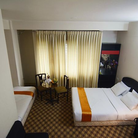 Holiday Xpress Dhaka Extérieur photo