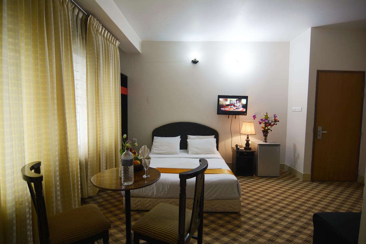 Holiday Xpress Dhaka Extérieur photo