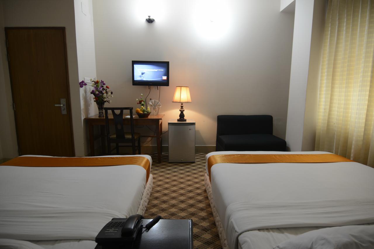 Holiday Xpress Dhaka Extérieur photo