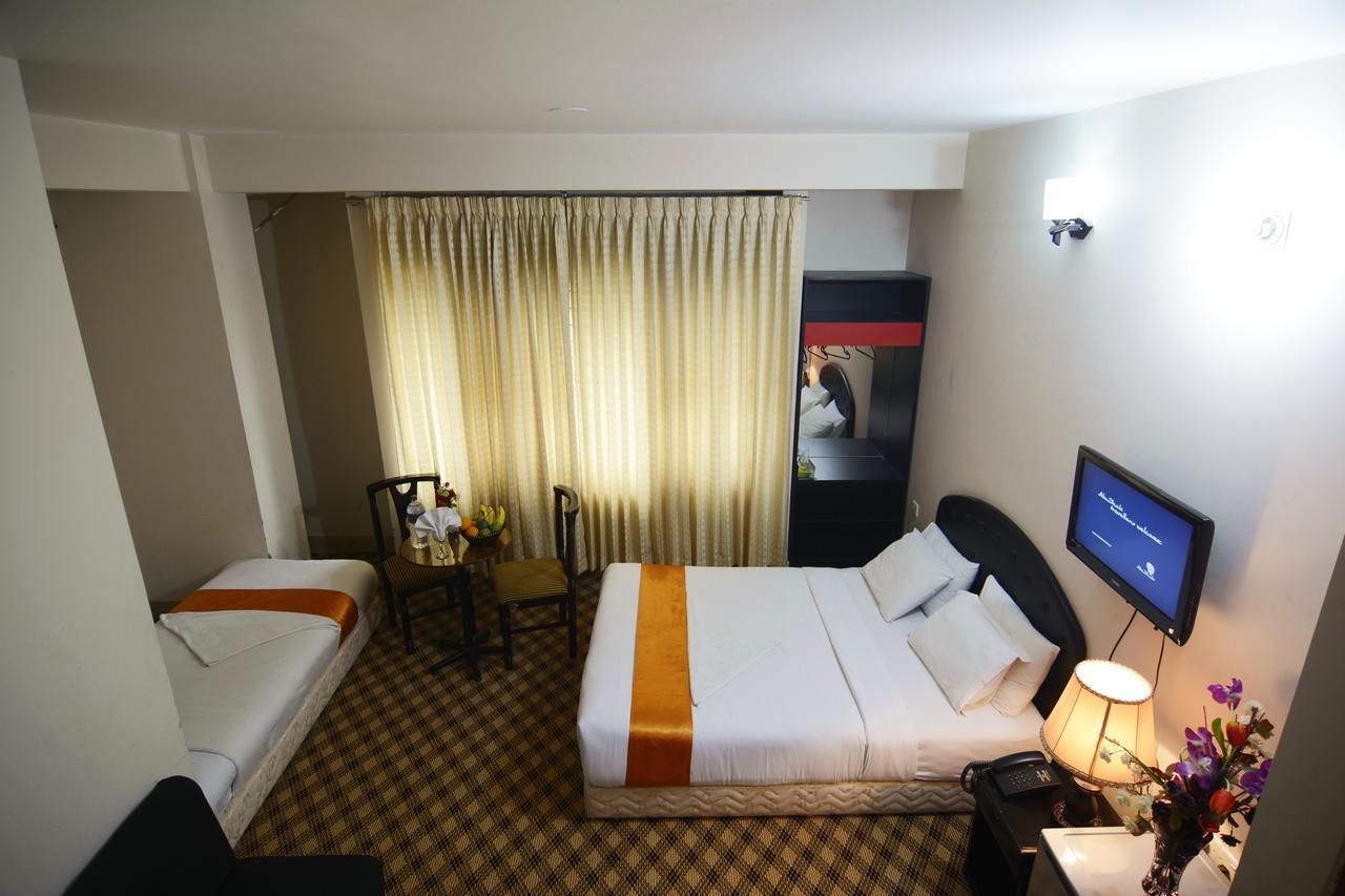 Holiday Xpress Dhaka Extérieur photo