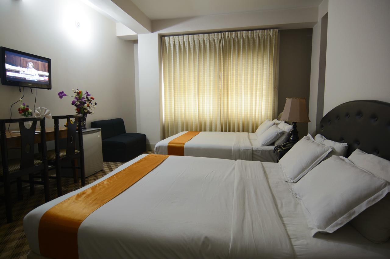 Holiday Xpress Dhaka Extérieur photo