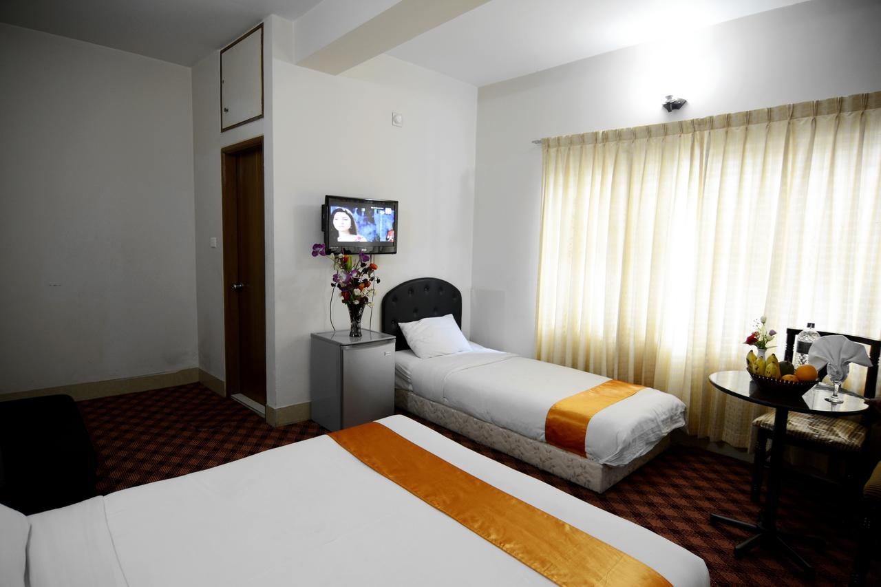 Holiday Xpress Dhaka Extérieur photo
