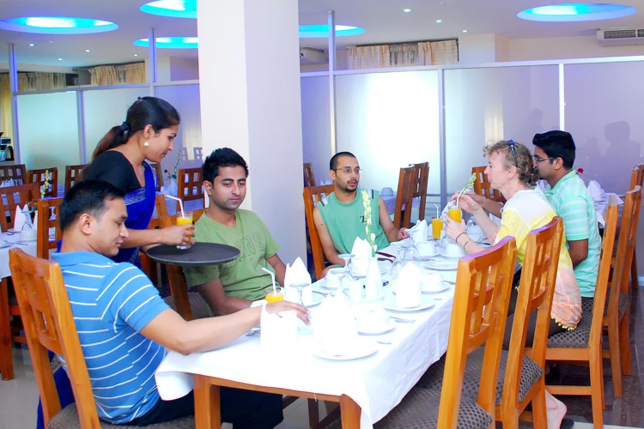 Holiday Xpress Dhaka Extérieur photo